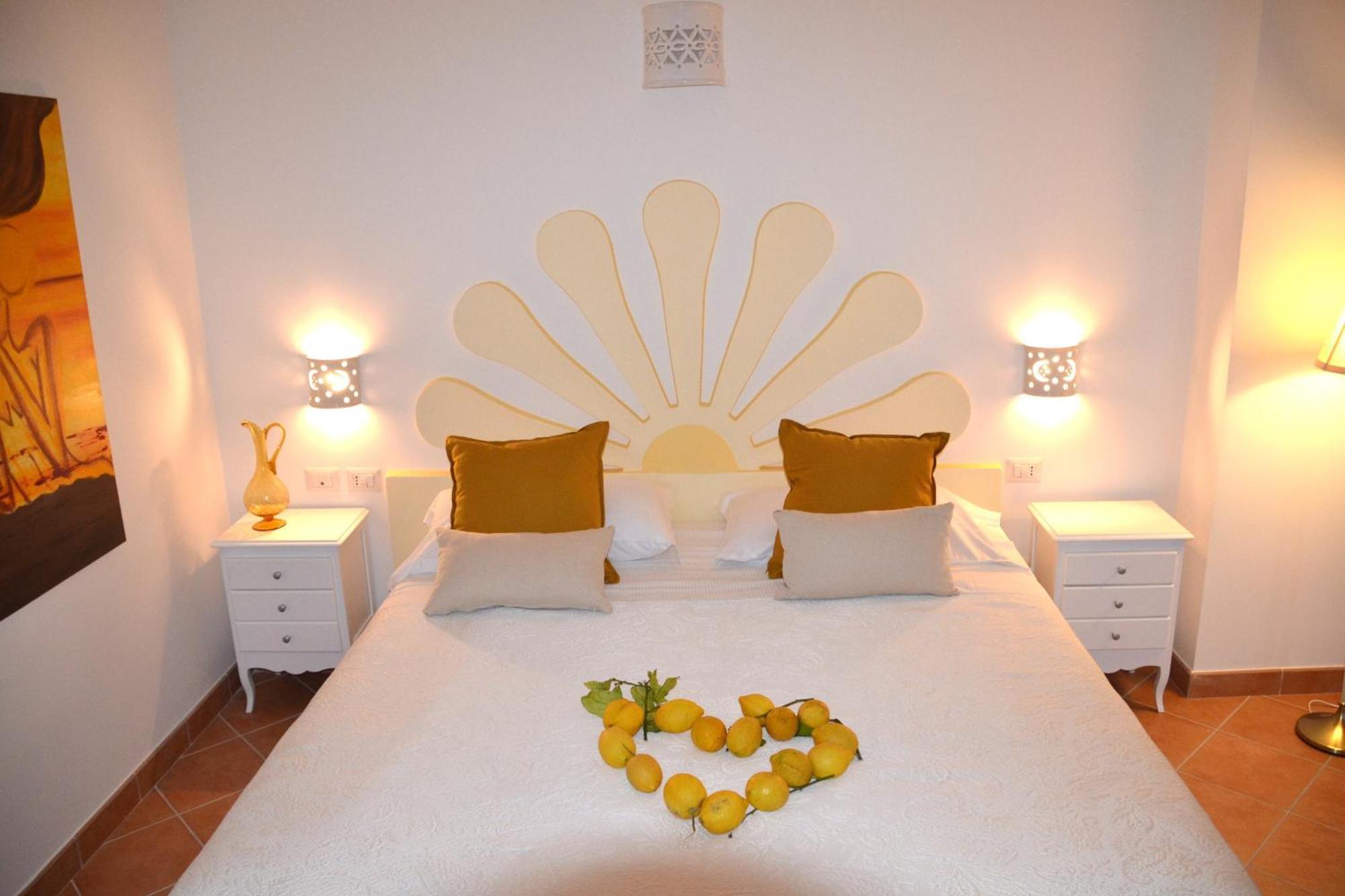 Villa Santa Chiara Positano Suites Exterior photo